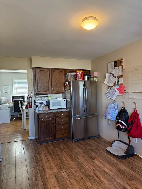 3 bed, 1200 sqft, $2,800 — Photo 2