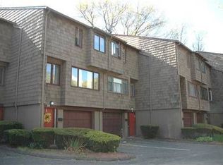 124 Towne House Rd, Hamden, CT 06514