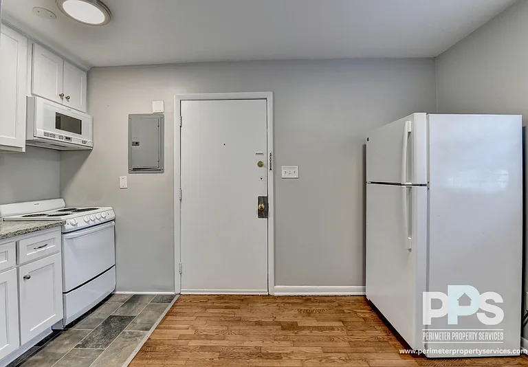 81 E Wesley Rd NE #7 — Photo 2