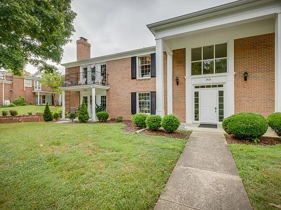 2nd image of 1921A Manor Ct