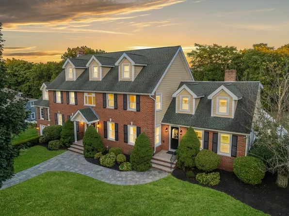 33 Holland Rd, Wakefield, MA 01880