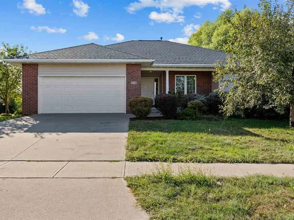 280 Locust Dr, North Liberty, IA 52317