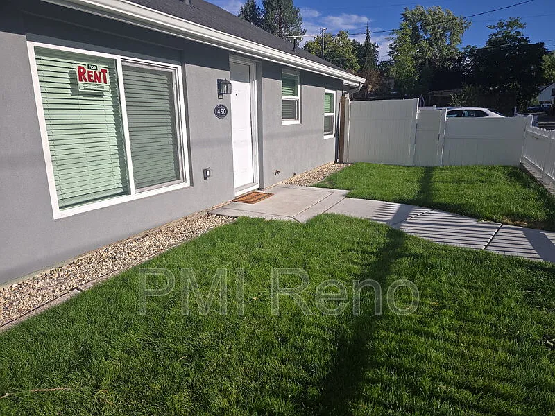2 bed, 1.0 bath, 880 sqft, $2,056 — Photo 2