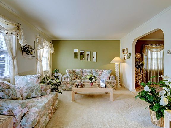 4th image of 126 Birchwood Dr