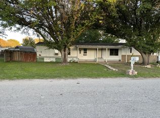 1902 Long Cir, Azle, TX 76020