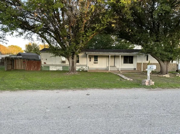 1902 Long Cir, Azle, TX 76020