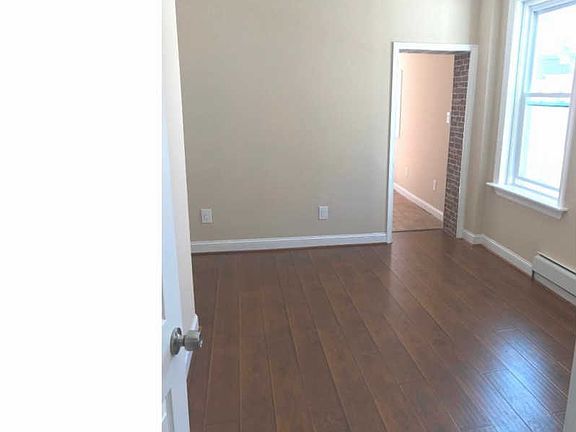 4th image of 533 Gerhard St Fl 1ST