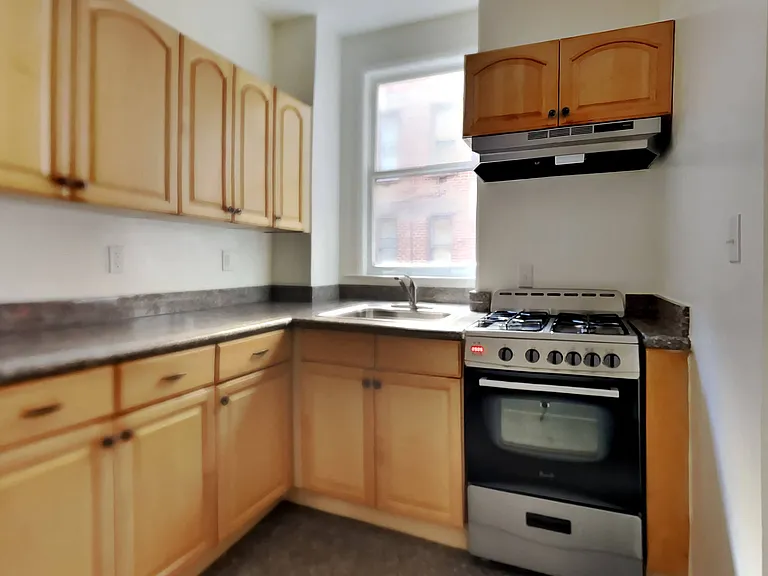 146 McAllister St — Photo 3