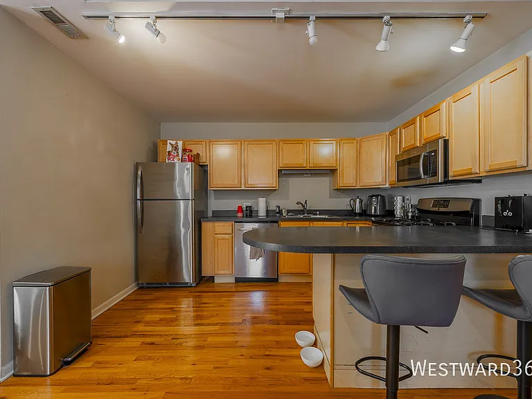 1114 W Hubbard St #2F — Photo 8
