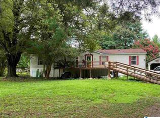 73 Lake Shore Dr, Laceys Spring, AL 35754