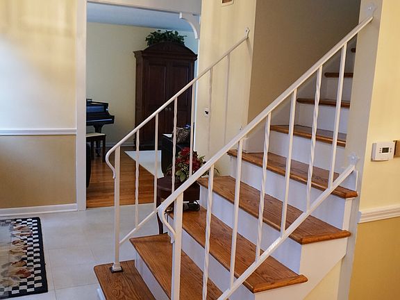 2nd image of 1407 Dartmouth Ln