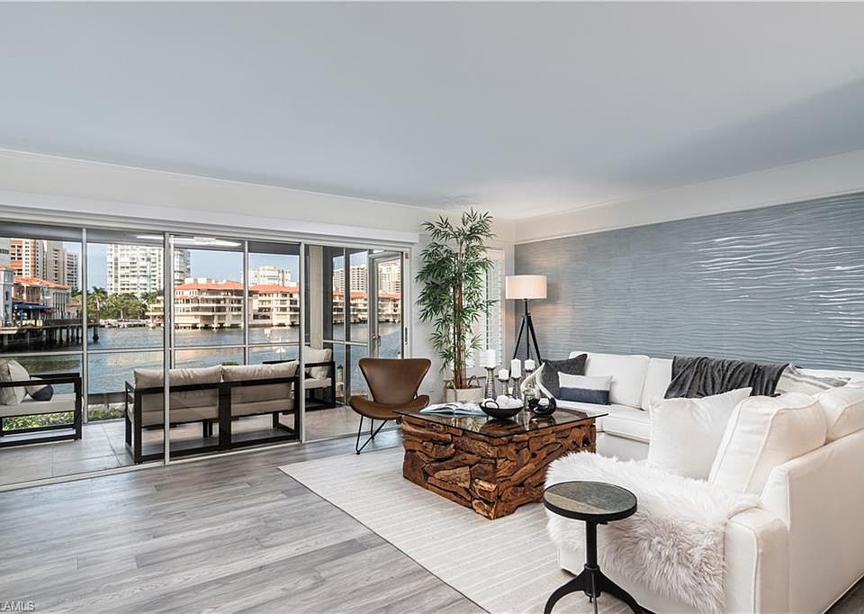 1st image of 205 Park Shore Dr