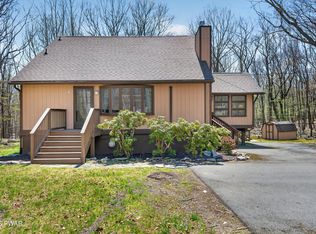 143 Midlake Dr, Milford, PA 18337
