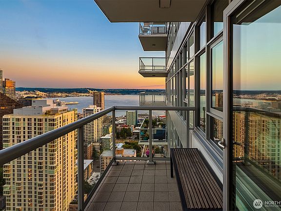 3rd image of 588 Bell Street #3704S
