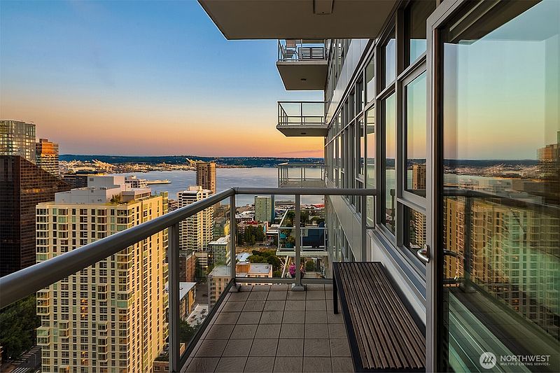 3rd image of 588 Bell Street #3704S