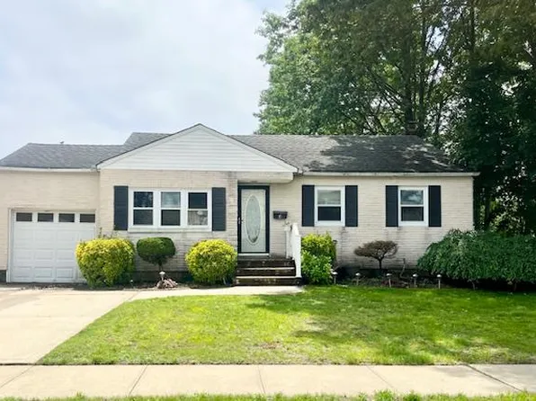 3 Bentley Road, Plainview, NY 11803