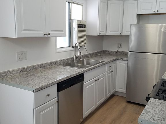 3rd image of 1225 N Mansfield Ave APT 7