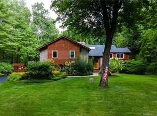 10 Woodhaven Dr, Simsbury, CT 06070