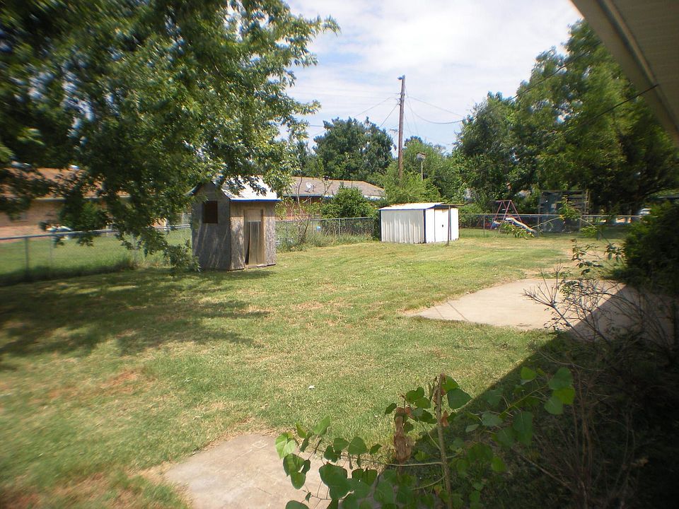 2nd image of 1902 Sisco Ave
