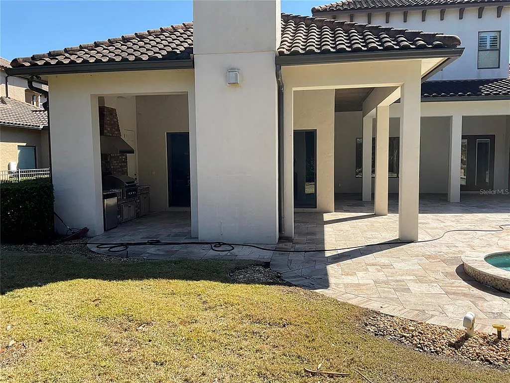 5 bed, 7.0 bath, 5205 sqft, $9,500 — Photo 4
