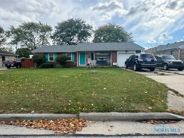 1131 Lewis St, Rossford, OH 43460