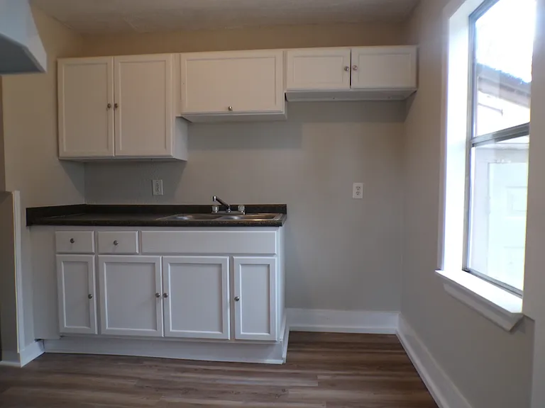 644 Beverly Dr N — Photo 3