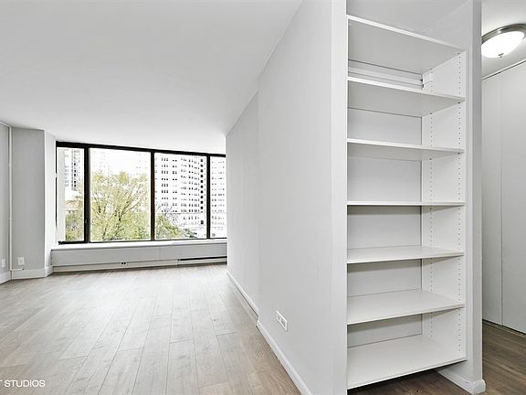 3rd image of 5455 N Sheridan Rd APT 509