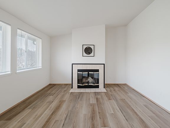 4th image of 182 Heritage Pl #279