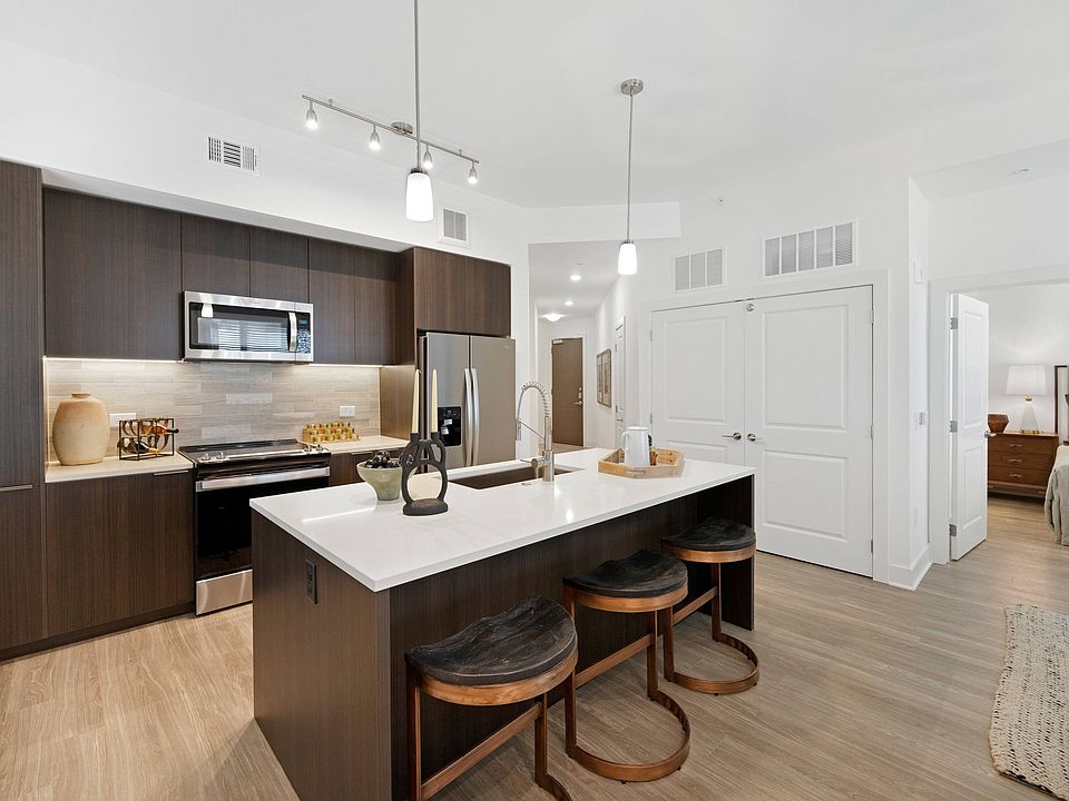 Chef-inspired kitchens with kitchen islands