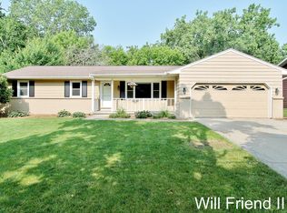 1925 Ridgemoor Dr SE, Grand Rapids, MI 49506