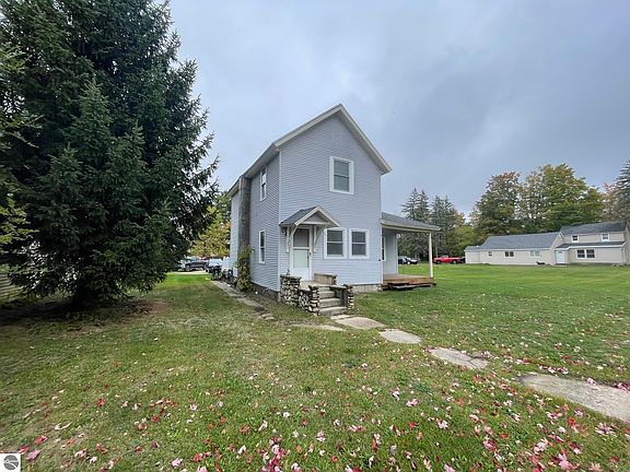 3rd image of 403 E Cayuga St