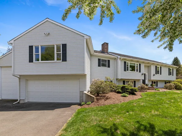 3 River Edge Drive, Newtown, CT 06482