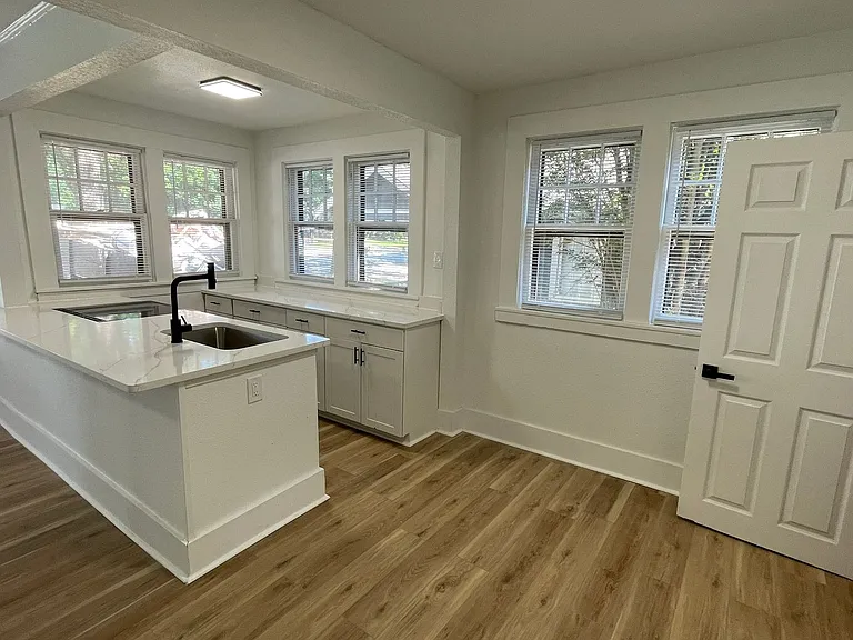 1720 N Grant St — Photo 3