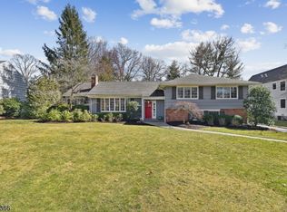 7 Robert Dr, Chatham, NJ 07928