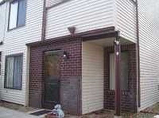 365 Clubhouse Ct, Coram, NY 11727