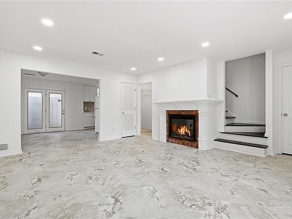 3rd image of 236 Mill Creek Pl