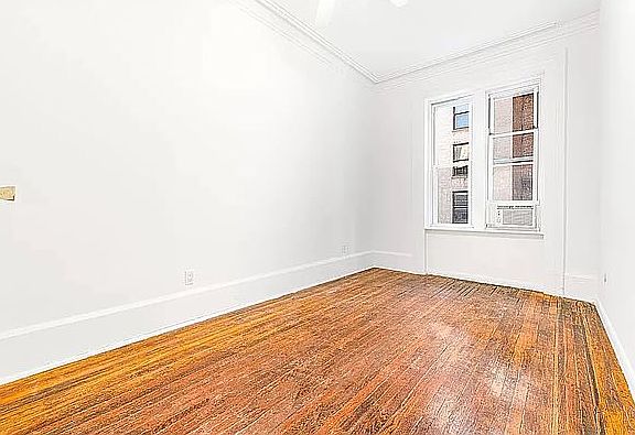 4th image of 104 E 30th St #3B