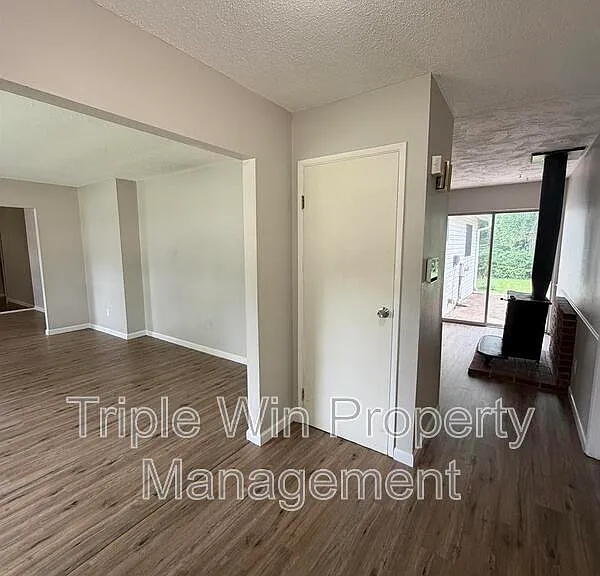 2372 Rockymont Dr — Photo 8