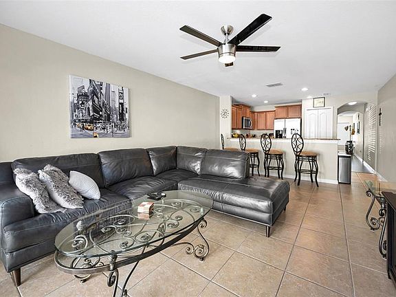 5th image of 9736 Trumpet Vine Loop