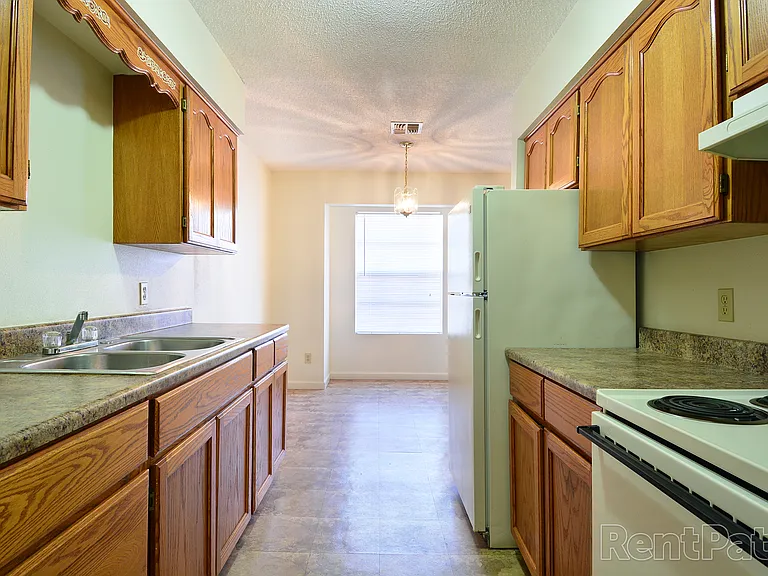 Jefferson Square Apartments — Photo 22