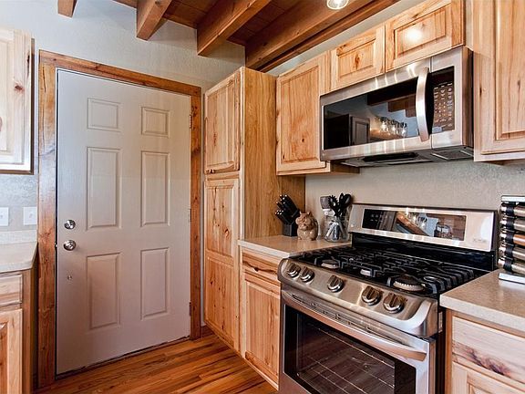 4th image of 1420 Goldfinch Ct NE