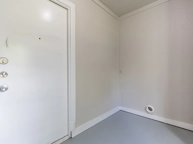 2306 Fairhill St — Photo 26