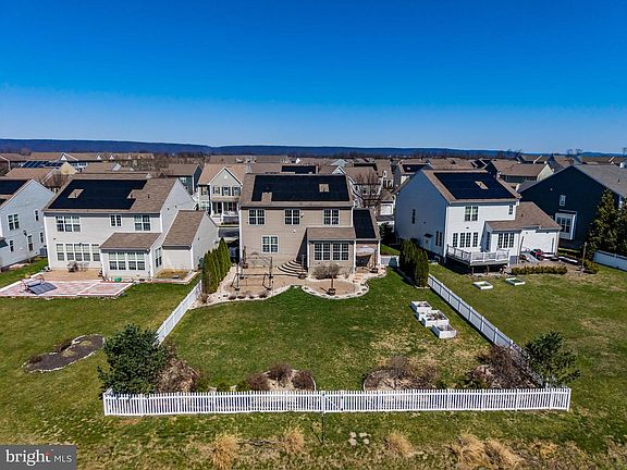 3rd image of 44 Hoke Farm Way