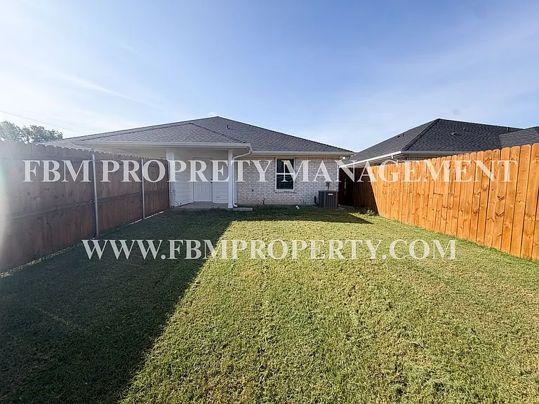 114 E Camden St - Brand New 2 Bedroom, 2 Bathroom Duplex Located in Rice, TX! — Photo 17