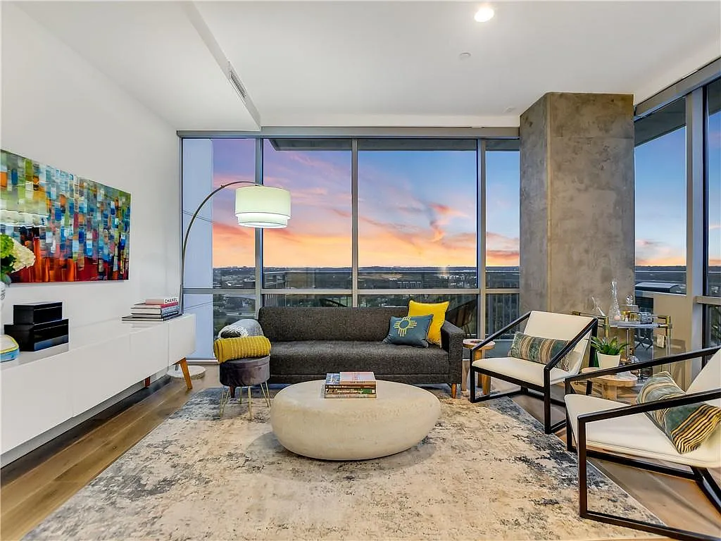 2 bed, 2.0 bath, 1000 sqft, $5,500 — Photo 3