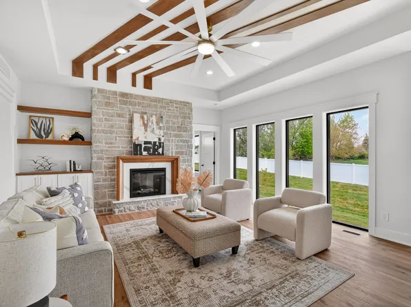 215 NW Woodmoor Dr, Waukee, IA 50263