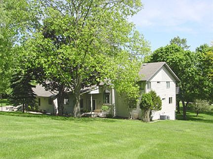 2nd image of 1802 Sherwood Dr