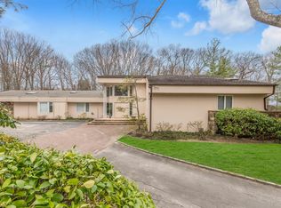 81 South Rd, Port Washington, NY 11050