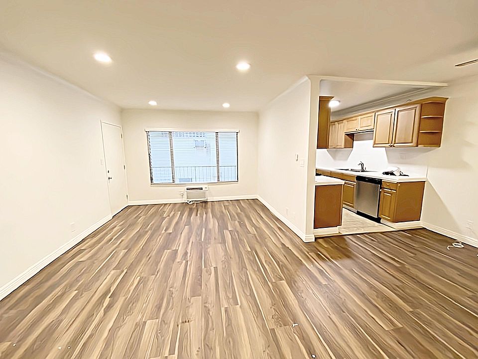 1st image of 1026 N Genesee Ave APT 4