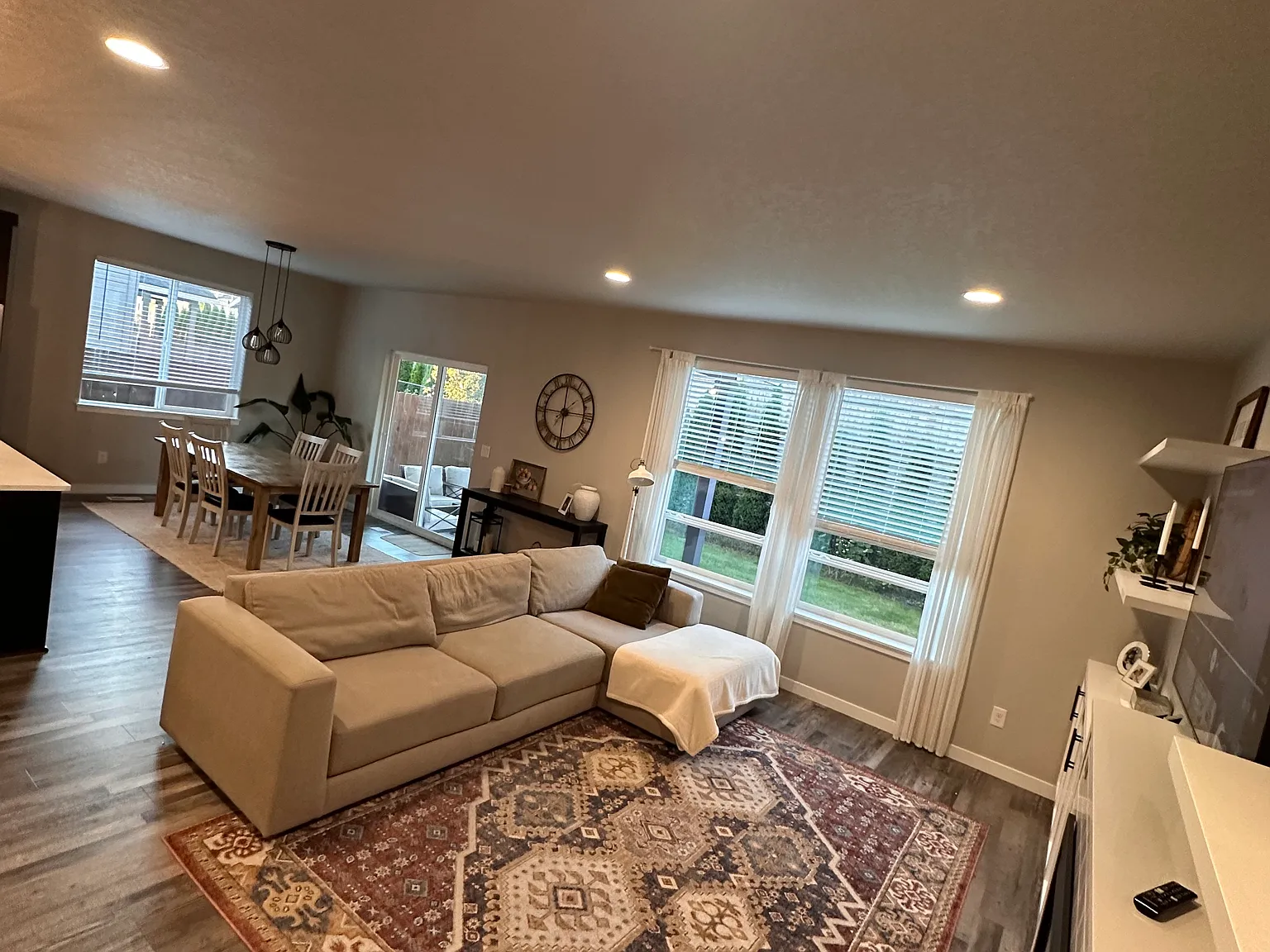 3 bed, 2.5 bath, 2104 sqft, $2,800 — Photo 3